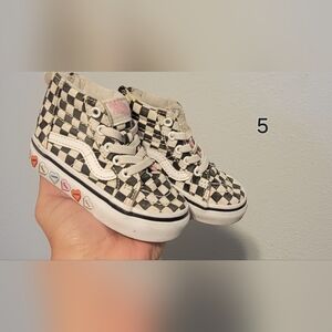 Checker heart vans